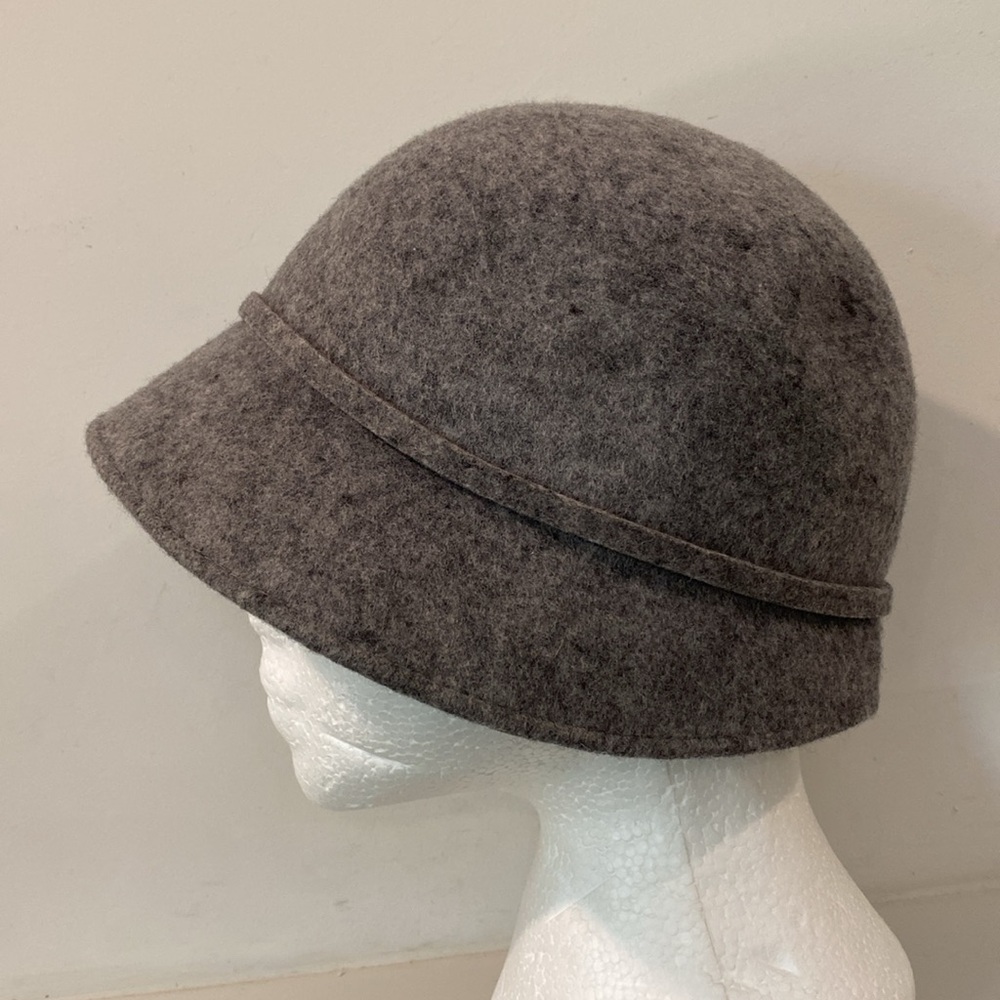 Holt Renfrew Grey Wool Cloche Hat with Black Beads Made in Italy - Picture 3 of 14